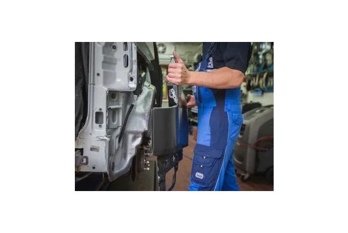 Specialistas (-ė) automobilių kebulų remonto darbams